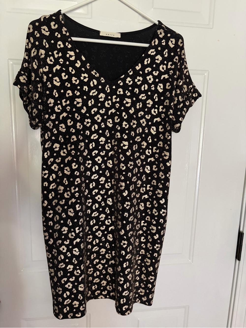 ENTRO M Black & Leopard Print V-Neck Dress